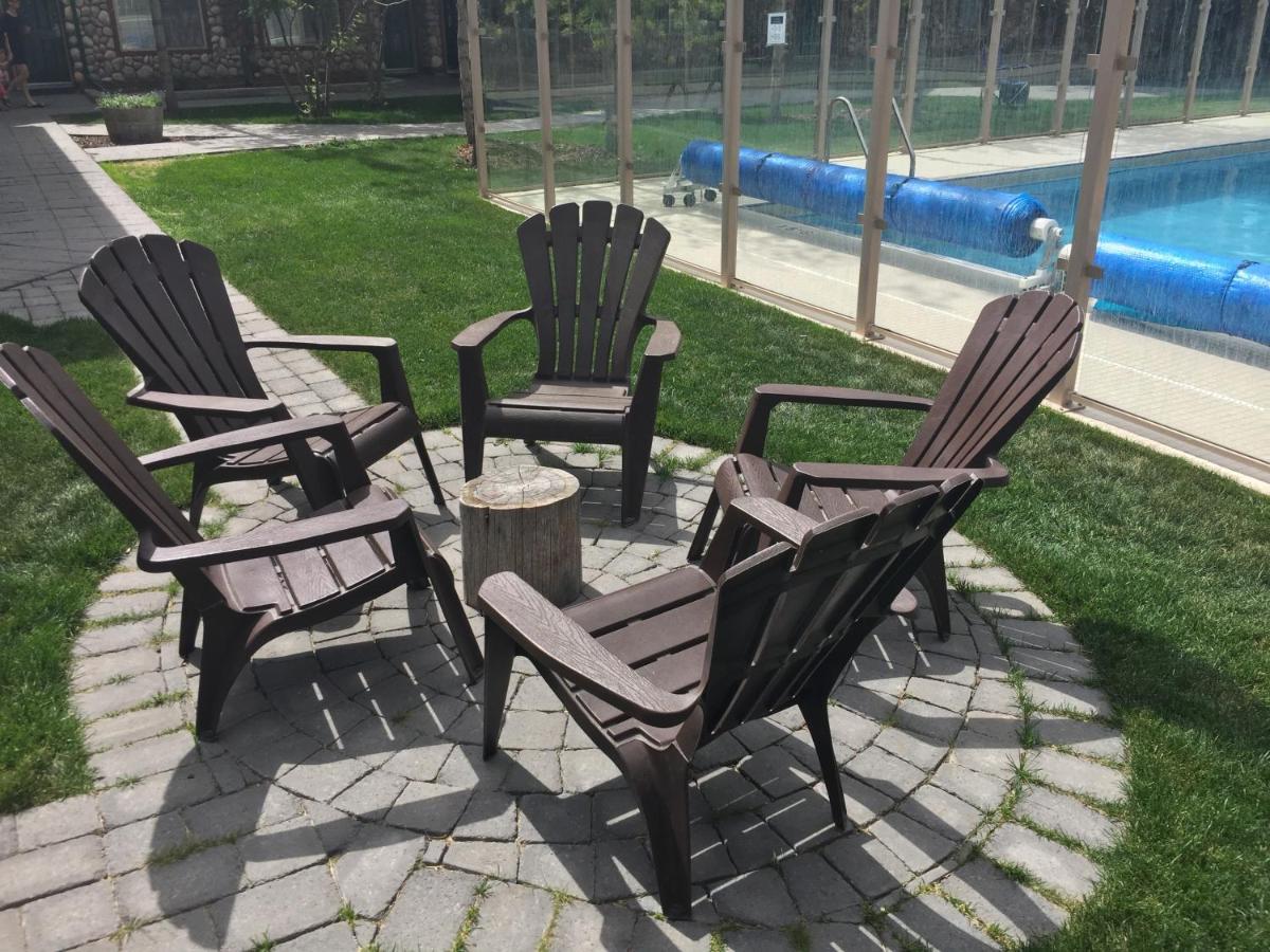 Renovated Chalet At Mystic Springs, Mountain Views, Pets Welcome! Canmore Exterior foto