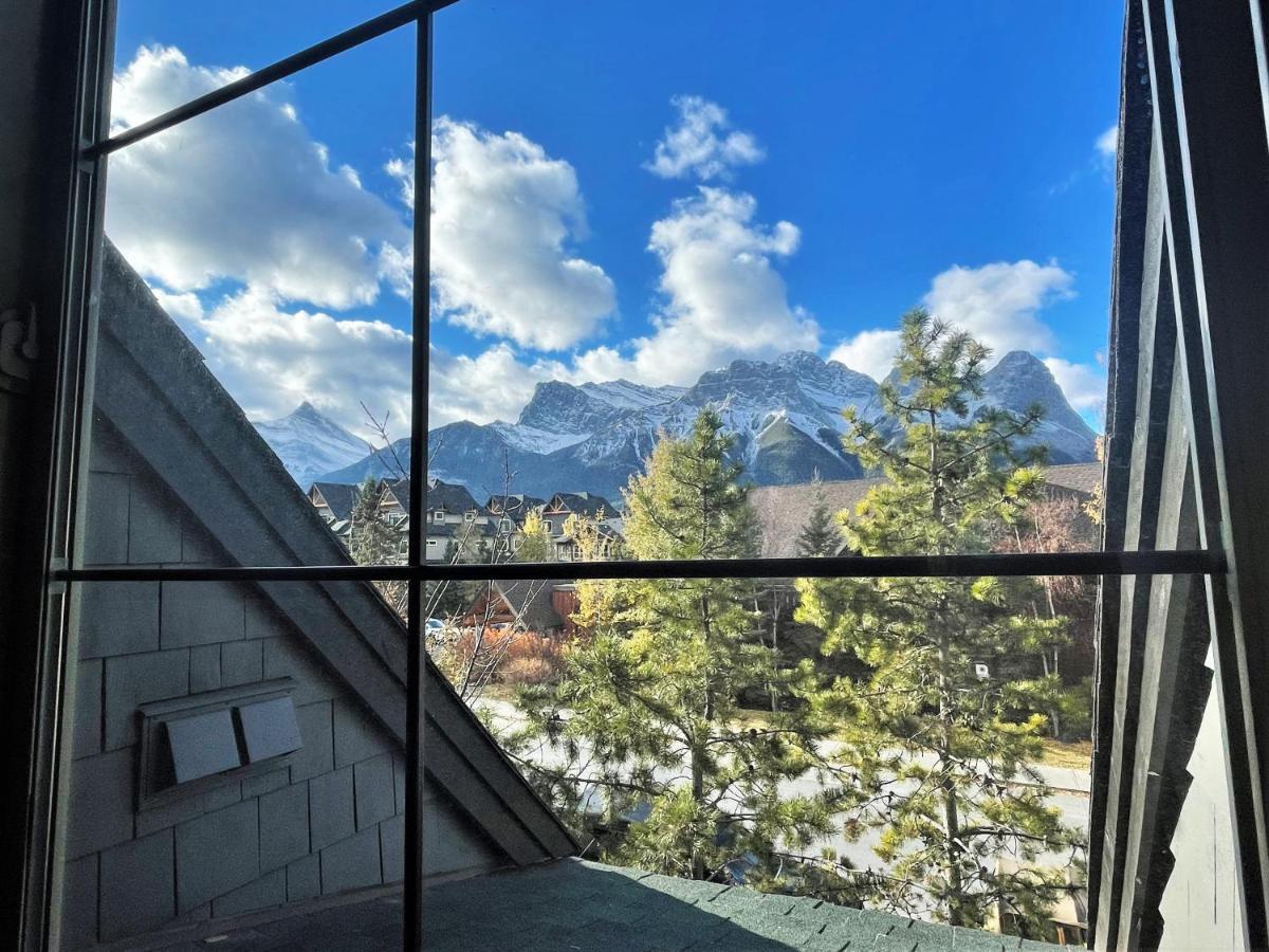 Renovated Chalet At Mystic Springs, Mountain Views, Pets Welcome! Canmore Exterior foto