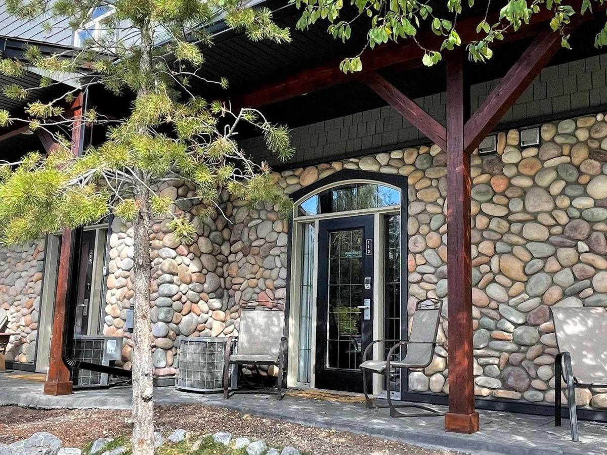 Renovated Chalet At Mystic Springs, Mountain Views, Pets Welcome! Canmore Exterior foto
