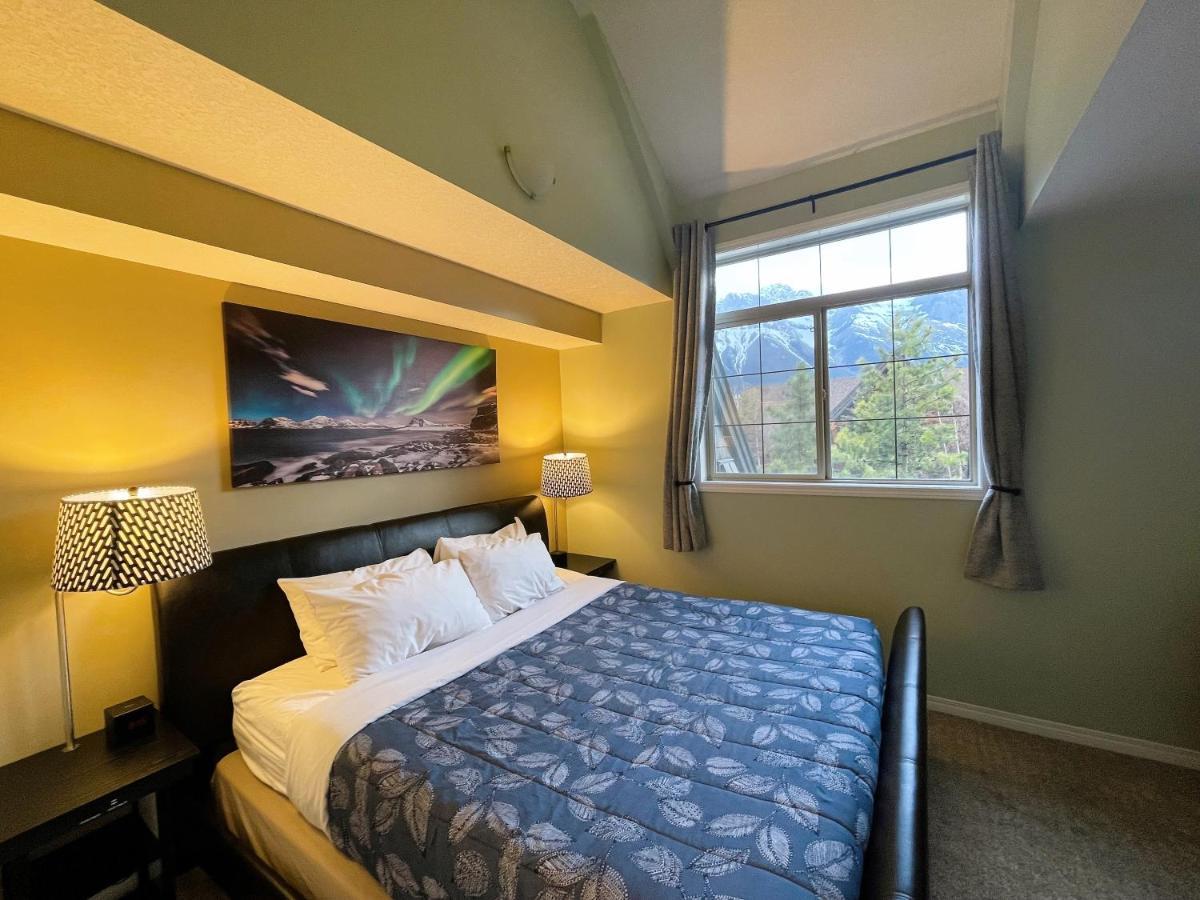 Renovated Chalet At Mystic Springs, Mountain Views, Pets Welcome! Canmore Exterior foto
