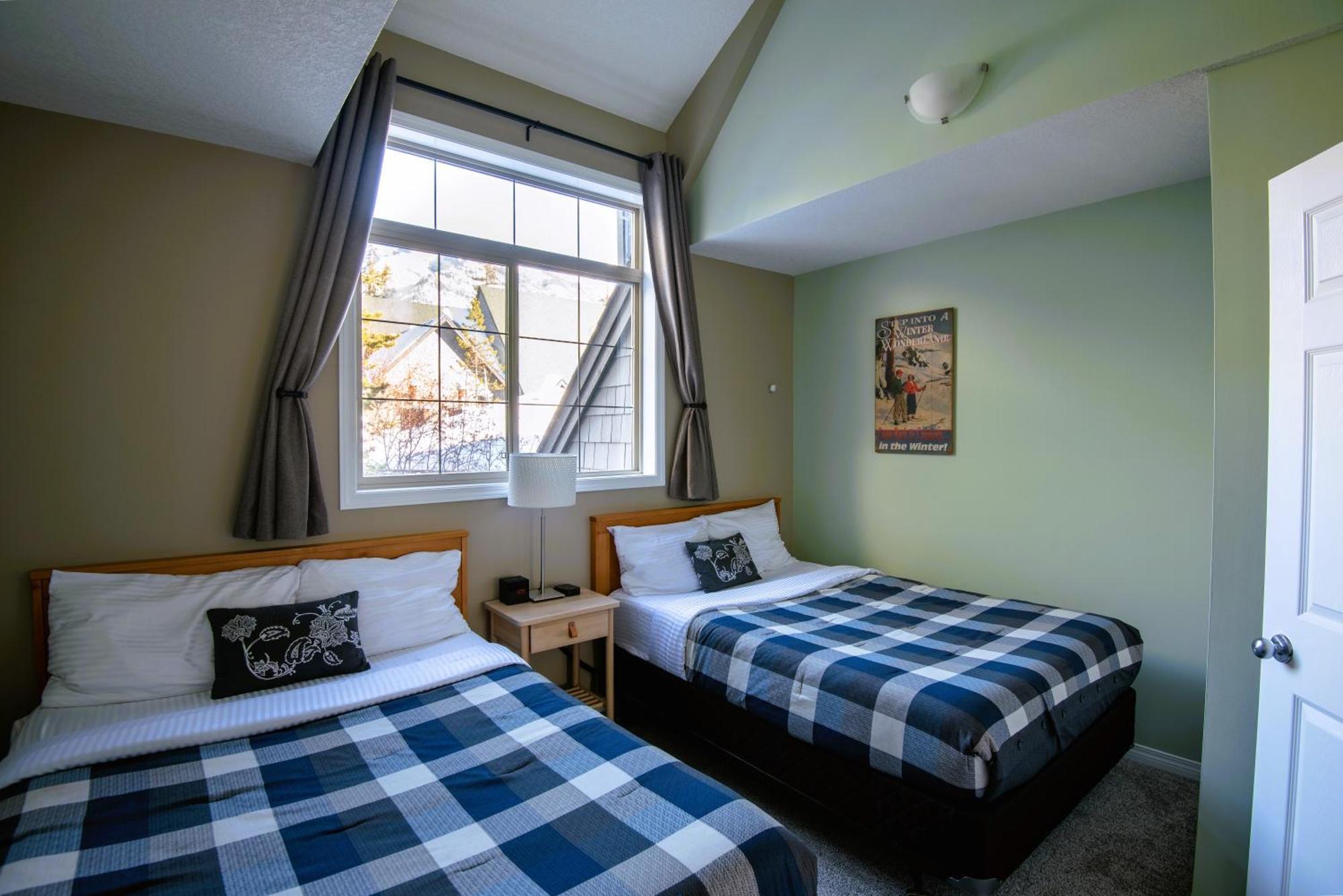 Renovated Chalet At Mystic Springs, Mountain Views, Pets Welcome! Canmore Exterior foto